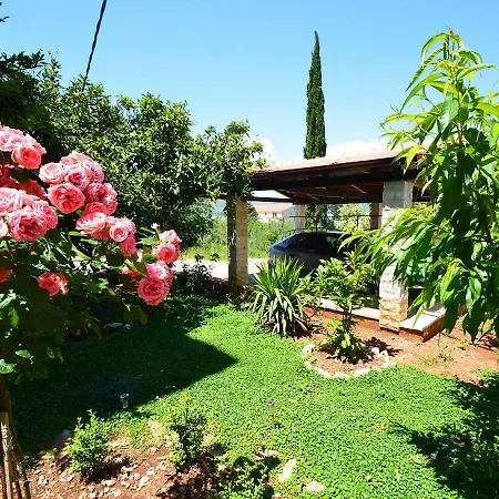 Kiki Appartement Mastrinka